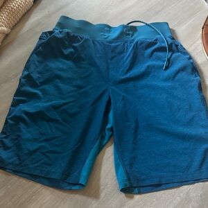 Lululemon men’s shorts size small